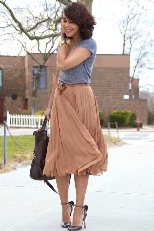 Шоколадная юбка с чем носить